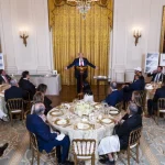 Dhuruan 250 milionë dollarë për sallën e ballove, Trump organizoi darkë me donatorët