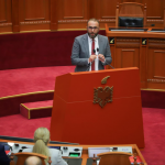 Përplasjet me Peleshin, PS kërkon përjashtimin e Bardhit me 30 ditë nga Kuvendi