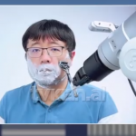 Video që po çmend rrjetin: Roboti në Shangai rruan shefin me saktësi perfekte!
