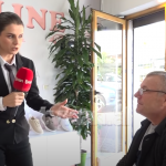 Nga lotët tek gëzimi! Qytetari pas 2 vitesh merr këpucët ortopedike