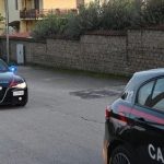 Shqiptari thyen masën e arrestit shtëpiak, duke u fshehur në bagazhin e makinës së gruas! Arrestohet për herë të dytë