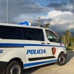 Tentoi të hynte në një banesë, gjendet i varur në kangjellat e murit 45-vjeçari në Maliq