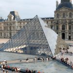 Një grua akuzohet për vjedhjen spektakolare në Luvër