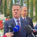 PD vendos kurora me lule në Vlorë për pavarësinë, Noka: Duhet qeveri teknike