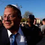 U miratua ligji për dënimin me vdekje të terroristëve, ministri izraelit feston me ëmbëlsira