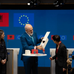 Tortë dhe verë, Rama feston hapjen e grupkapitujve në Bruksel