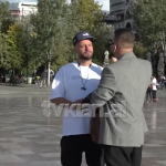 Qytetarët bëhen lëmsh me pyetjet e thjeshta, çfarë i pyeti gazetari që i vuri në siklet!