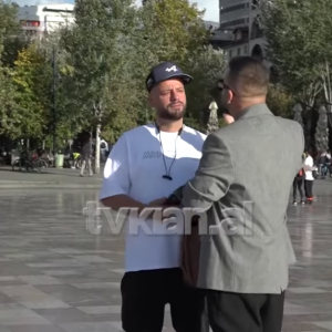 Qytetarët bëhen lëmsh me pyetjet e thjeshta, çfarë i pyeti gazetari që i vuri në siklet!