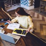 22-vjeçarja pushohet nga puna se shkonte çdo ditë 40 minuta përpara orarit, gjykata spanjolle i jep të drejtë punëdhënësit!