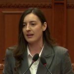 “Jam njeri, jo robot”  Zegjine Çaushi iu përgjigjet atyre që e ironizojnë për gabimet në Kuvend