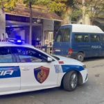 Trasportonte emigrantë të paligjshëm për 500 euro, vendoset në pranga 29-vjeçari