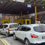 Fluks i madh në Kapshticë! Shqiptarët kthehen për festat, sportele të shtuara për kalimet