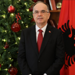 Presidenti Begaj uron shqiptarët për Vitin e Ri: Familja dhe puna e ndershme, forca jonë më e madhe