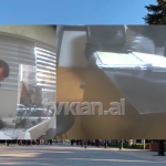 Noteri duke bërë qef në Tiranë, ndihmësi firmos e vulos në vend të tij në Bilisht