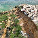 Çarja 4 kilometra, i gjithë qytetit “buzë greminës”