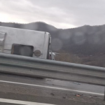 Rruga e Kombit e ngrirë/ Automjetet përplasen në seri, përmbysen autobusi dhe ambulanca, disa të plagosur