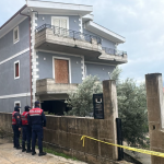 E rëndë në Orikum, gjenden të vdekur çifti i bashkëshortëve, burri vrau gruan më pas veten