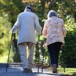 Ndryshon mosha e daljes në pension për grate, rritet vjetërsia në punë për burrat