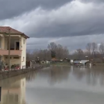 Priten erëra të forta në Durrës, Bashkia shpërndan njoftimin për qytetarët