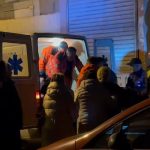 Fier: Bie nga kati i gjashtë në katin e dytë të pallatit, përfundon në spital 50-vjeçari