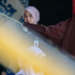 Indonezi: Çifti i paligjshëm ndëshkohet me 140 kamzhikë, gruaja humbi ndjenjat