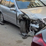 Aksident zinxhir në Vlorë, i riu përplas pesë automjete