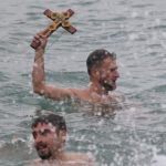 Dita e Ujit të Bekuar, anulohet hedhja e kryqit në detin Adriatik! Shkak moti i keq