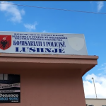 Shkon në Lushnjë nga Tirana dhe dhunon dhëndrin e saj, arrestohet 52-vjeçarja