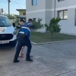 Cërrik/ Burri ndjek me kosore në dorë gruan dhe bashkëfshatarin!