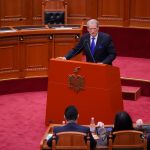 Berisha paralajmëron qeverinë: 20 shkurti është fundi juaj! Qytetarët do t’u hedhin në Lanë ju me imunitetet tuaja