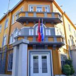 Bënte predikime fetare për Jehovain gjatë orës së mësimit, shkarkohet mësuesi i një shkollë private në Tiranë