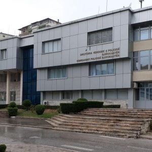 Sherr për pronën, 93-vjeçari plagos me kallashnikov bashkëfshatarin në Mashkullorë