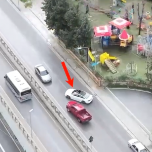 Policia pritë si në filma, bllokon makinën e kuqe me 10 kg kanabis në Tiranë