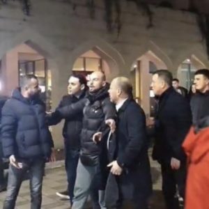 U përplasën fizikisht me 2 persona në protestën e PD, nisin hetimet për Flamur Nokën dhe Xhelal Mziun