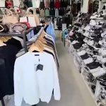 Shiste rroba kontrabandë me logo false, arrestohet 38-vjeçarja në Tiranë