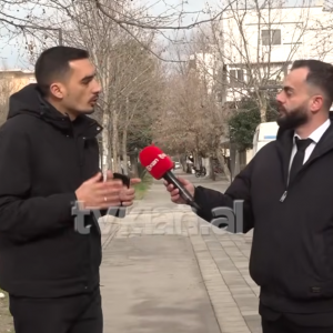 Skandal në Vlorë! Taksitë ilegale po shkatërrojnë autobusët ndërqytetas – denoncimi