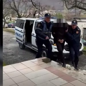 Dhunoi fizikisht 51-vjeçarin dhe më pas i mori makinën e ia dëmtoi, arrestohet i riu në Bulqizë, prej një viti në kërkim