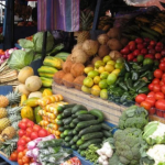 Braçe, i revoltuar me çmimet e perimeve: Abuzime skandaloze. Patëllxhani pa cilësi 320 lekë, speci 340, s’të japin as faturë