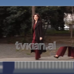 Një këpucë ndryshe nga tjetra: Detaji i Elisa Spiropalit qe bëri bujë në selinë e PS