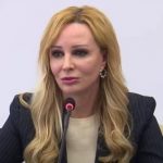 Drejtoresha e QSUT-së: ‘Nuk jam në dijeni që mjekët u marrin lekë pacientëve’!