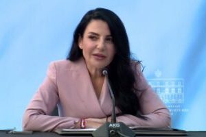 Balluku falenderon Ramën: Jam munduar të ndjek shembullin e tij