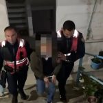 Hyri në banesën e fqinjëve dhe i kanosi me pistoletë, arrestohet 62-vjeçari në Sarandë