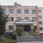 Foshnja 2-muajshme në gjendje të rëndë në Pediatrinë e Korçës, dyshohet nga kequshqyerja