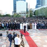 Mijëra besimtarë myslimanë në sheshin Skënderbej, kremtohet Fitër Bajrami në Tiranë