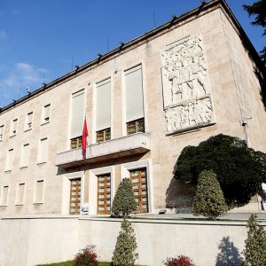 Qeveria rikthehen Bordin e Transparencës, akciza ulet në 20%