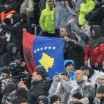 Thirrjet “UÇK” të tifozëve në Bratislavë, Serbia kërkon dënimin e Kosovës