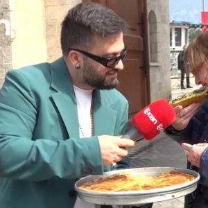“Ik ti, tek ne vjen dhe Rama” gazetari me tepsi byreku në dorë pyet bektashinjtë!