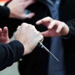 Sherr me thika mes të rinjve në Sarandë, 19-vjeçari plagos 29-vjeçarin