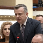 “Do të të rrjep si kec!” Tensionet në seancën e djeshme, PS kërkon përjashtimin e Nokës, Hotit dhe Vokshit