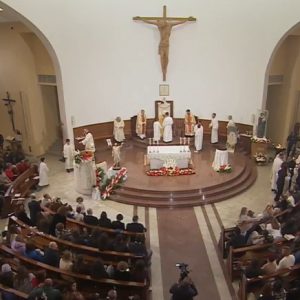 Besimtarët katolikë kremtojnë Pashkën, simbolikë e triumfit të jetës mbi vdekjen!